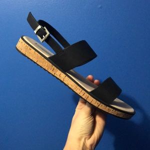 Strap sandals